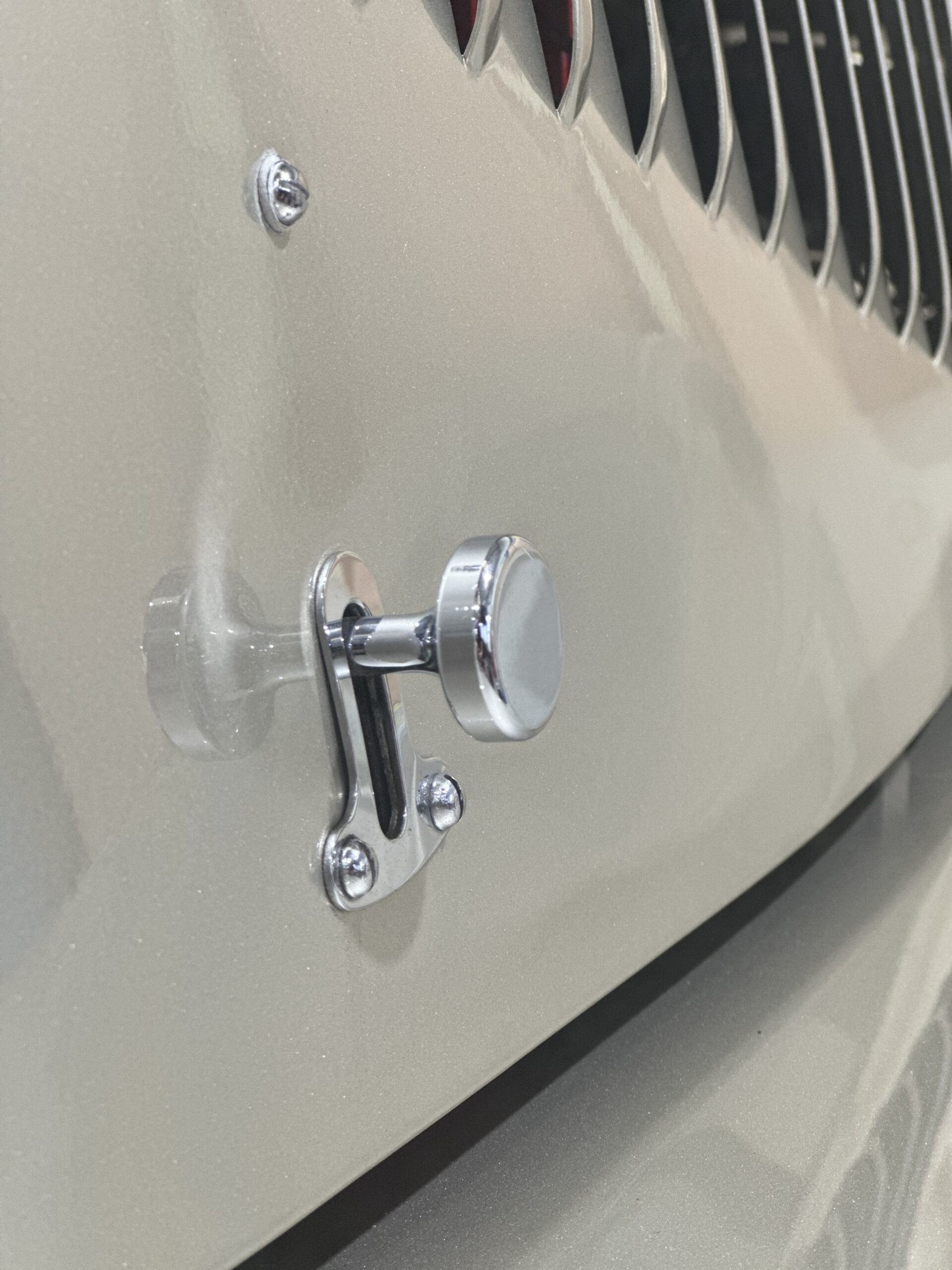 Bonnet Knob